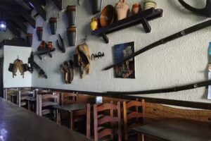 Mes&oacute;n Los Cantaros