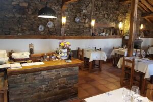 Mes&oacute;n Los Cantos