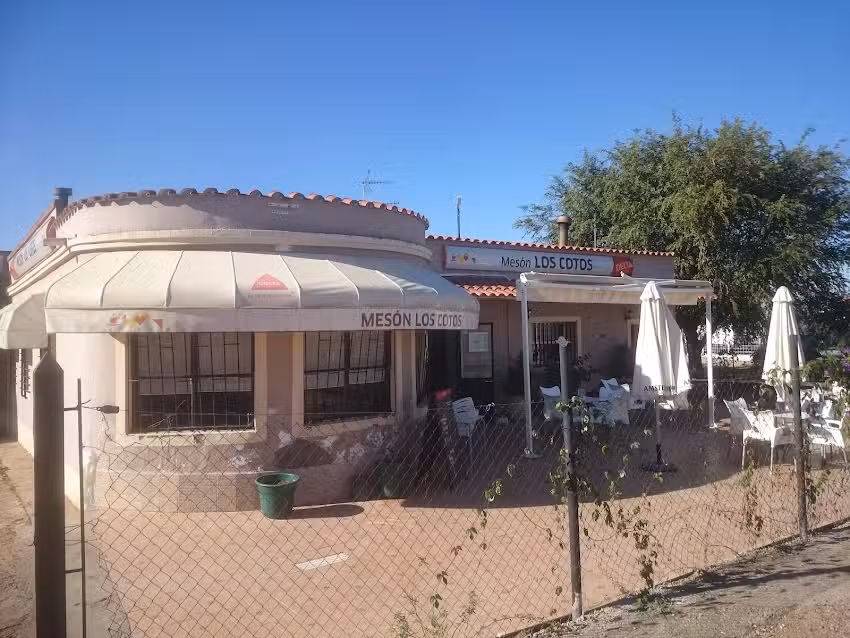 Mes&oacute;n Los Cotos