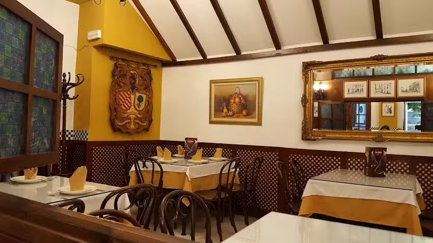 Mes&oacute;n Los Lobos