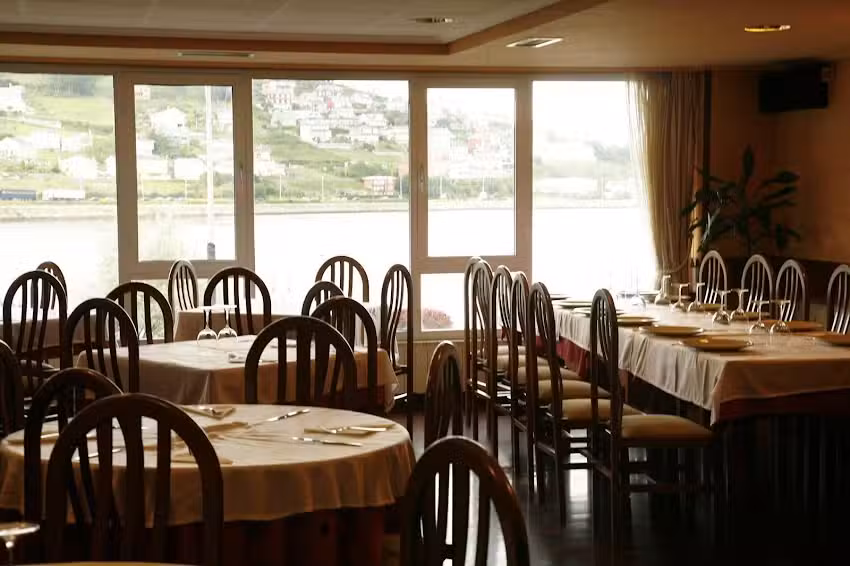 Mes&oacute;n Restaurante A R&iacute;a