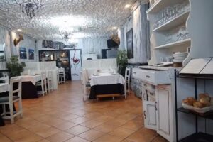 MES&Oacute;N RESTAURANTE EL CAZADOR