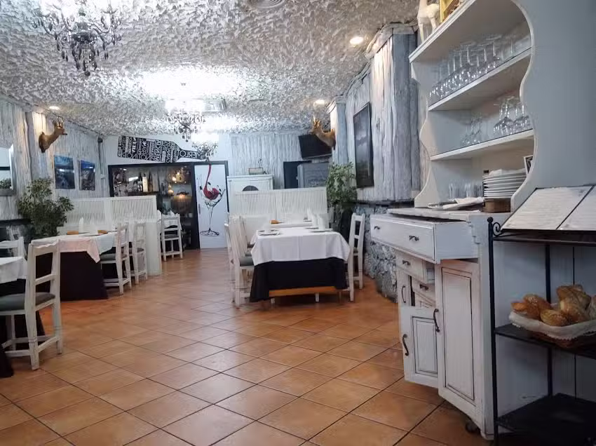 MES&Oacute;N RESTAURANTE EL CAZADOR