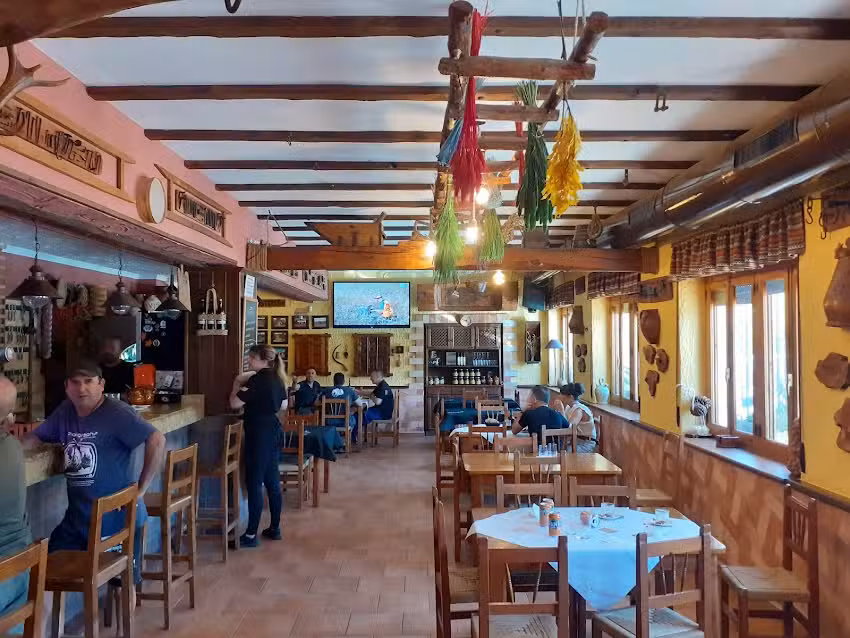 Mes&oacute;n-Restaurante El Segoviano.