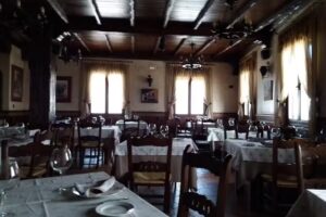 Mes&oacute;n-Restaurante Los Arroyuelos
