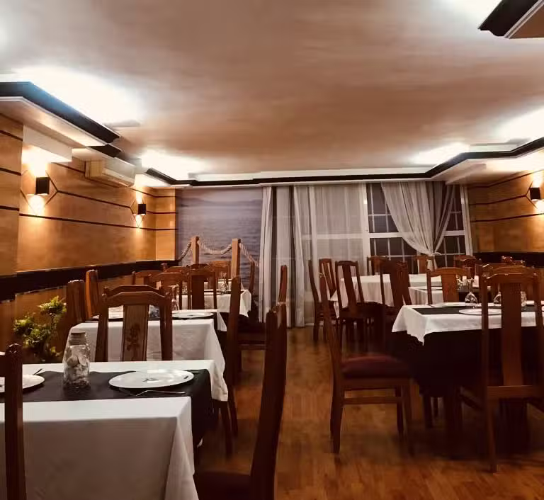 Mes&oacute;n Restaurante Mediterr&aacute;neo