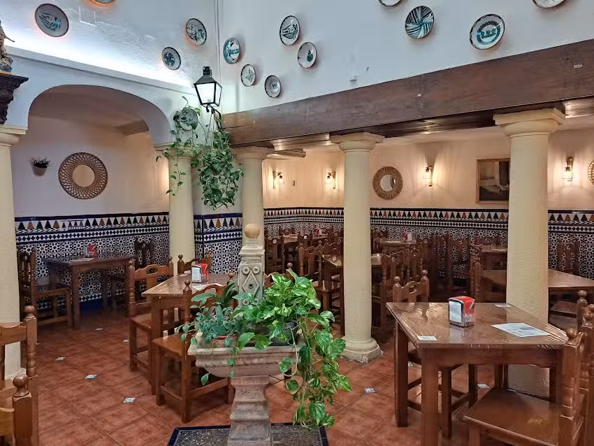 MES&Oacute;N RESTAURANTE RAYA