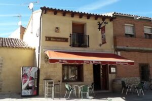 Mes&oacute;n Villa de Urue&ntilde;a