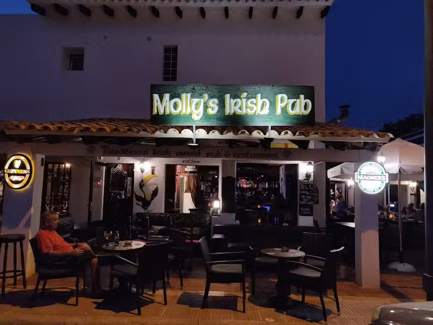 Mollys Irish Bistro & Bar