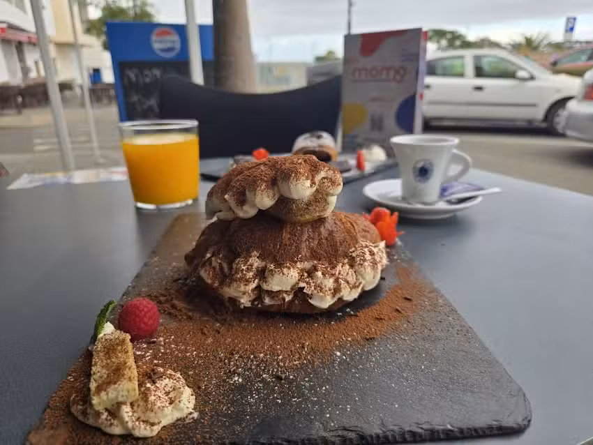 Mom&ograve; Tenerife