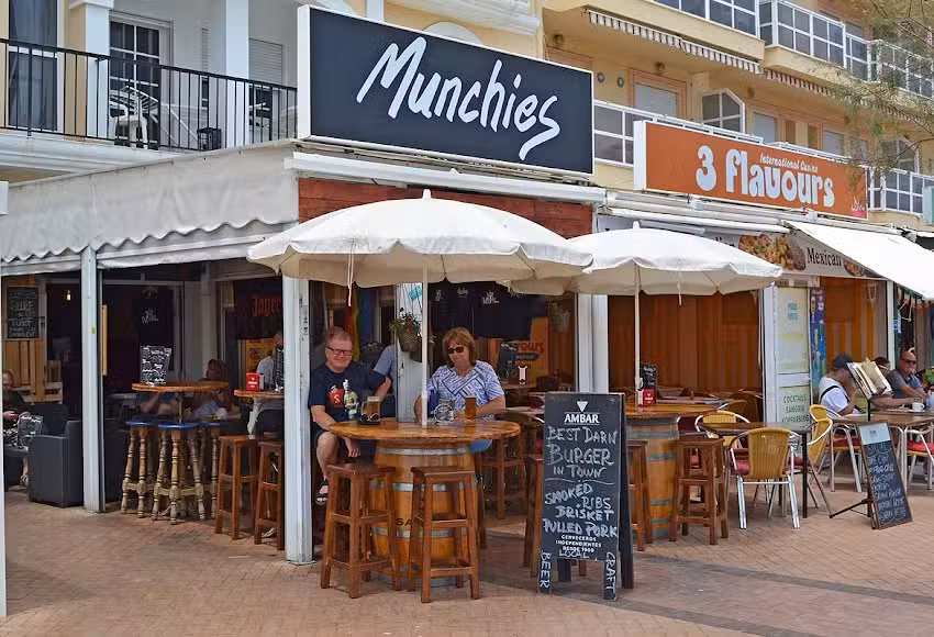 Munchies Smokehouse and Bar