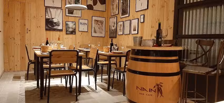 Nain Bar Caf&eacute;