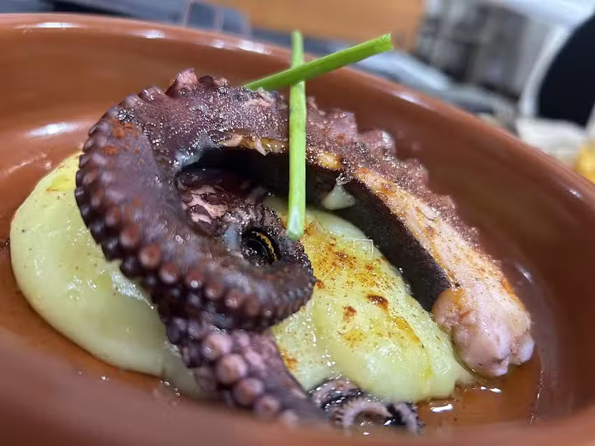 Nara&acute;s Gastrobar