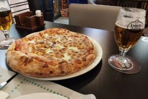 Oagocho pizzer&iacute;a-cafeter&iacute;a