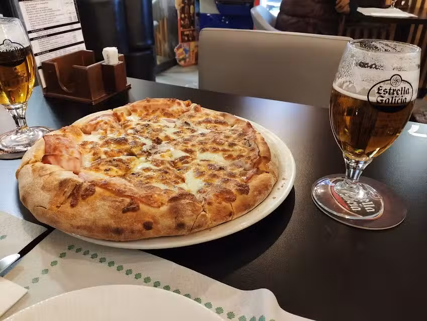 Oagocho pizzer&iacute;a-cafeter&iacute;a
