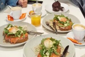 Om Caf&eacute; & Club