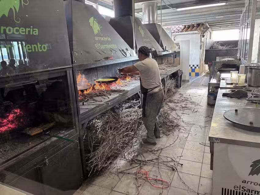 Paella A La Le&ntilde;a