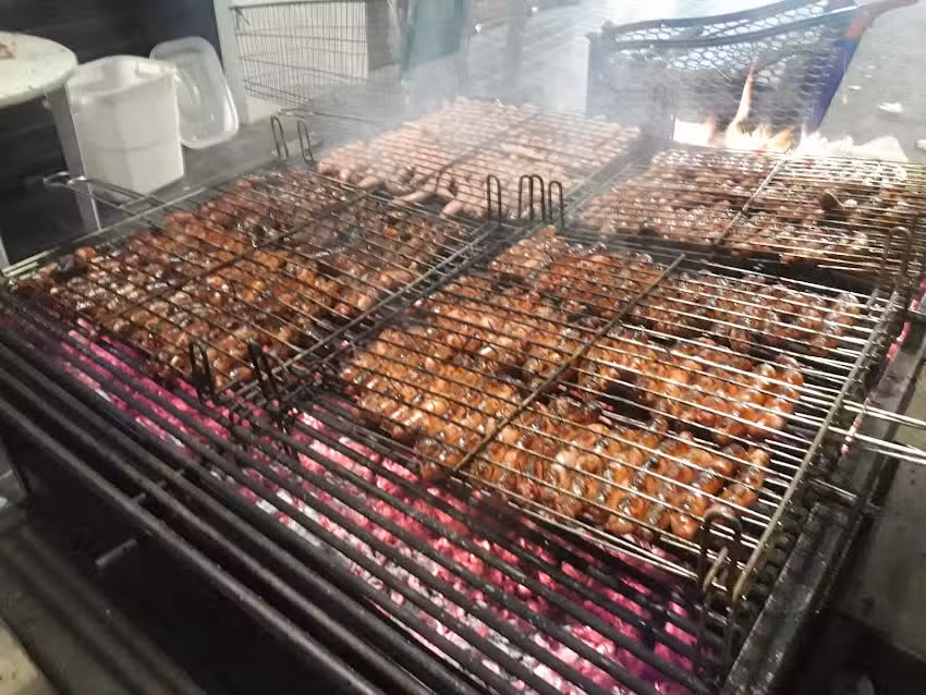 Paellas y tortillas gigantes, parillada ,arros y fesols, los levantinos