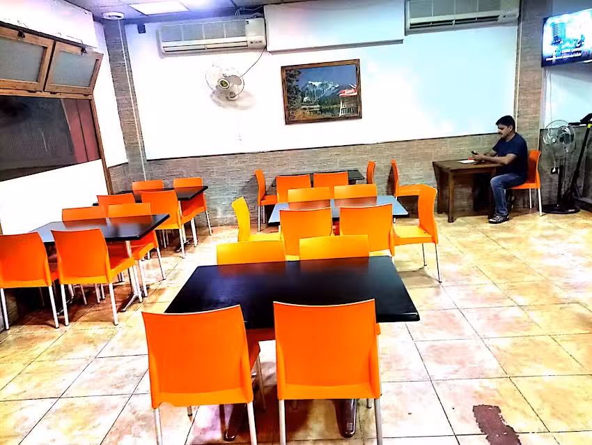 Pak kebab Beniaj&aacute;n حلال