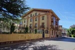PALACIO AZCÁRATE HOTEL APARTAMENTOS RESTAURANTE CAFETERÍA BODAS