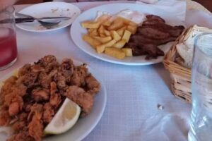 Papas con huevo y chorizo en Olvera