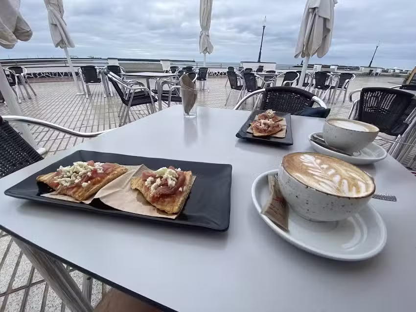 Parador Arrecife. Restaurante frente al mar