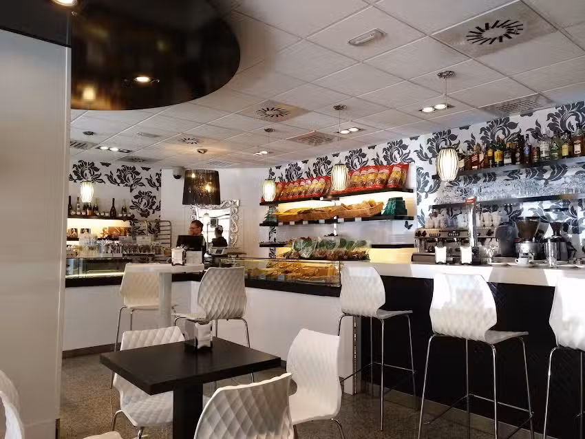 Pasteler&iacute;a Artesanal Manolo Avd. Vi&ntilde;uelas, Tres Cantos