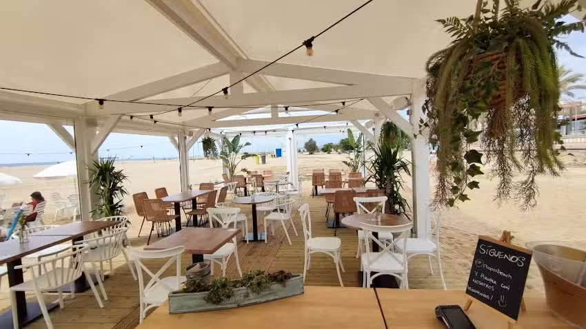 Piropos Beach &ndash; Chiringuito en el Masnou