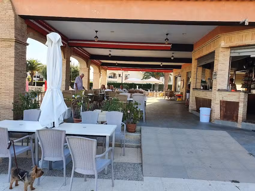 Piscina Bar &ndash; Las Chismosas