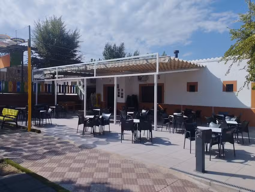 Piscina-para&iacute;so Ceclavin