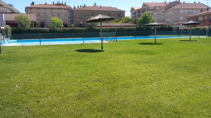 Piscinas municipales + Bar
