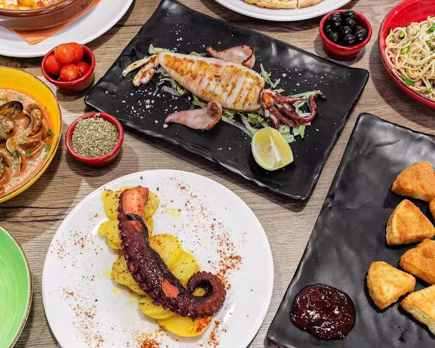 Pizzer&iacute;a Arrocer&iacute;a Plaza