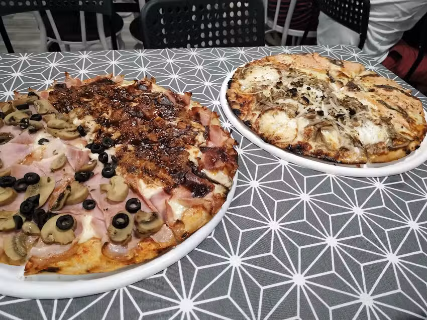 Pizzeria Hamburgueseria Artesana do&ntilde;a julia