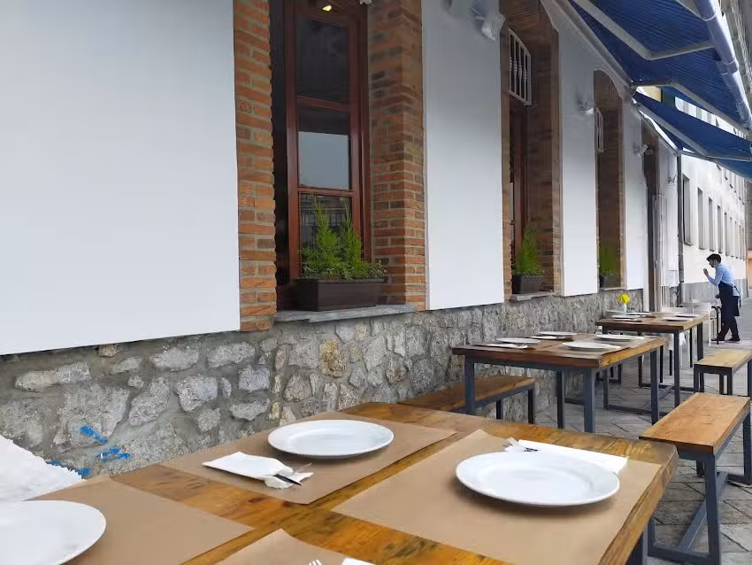 Pizzeria La Compuerta Llanes