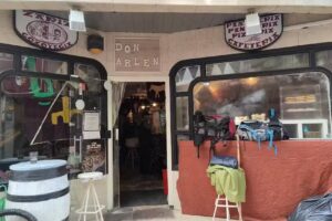 Pizzeria, panaderia, cafeteria Gozotegia Zariz