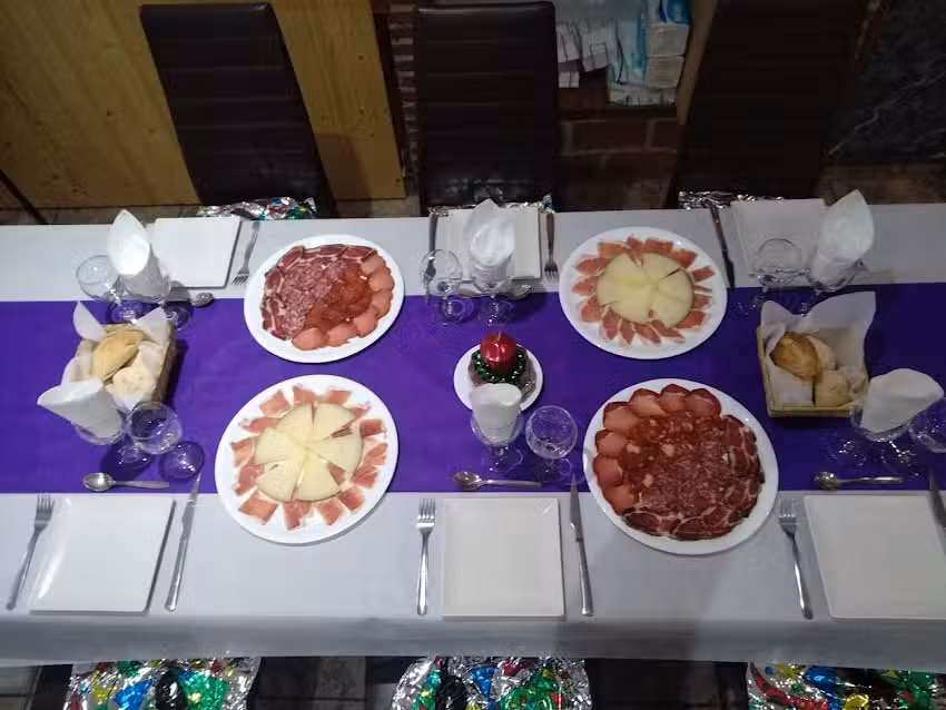 Pizzer&iacute;a Restaurante Ancalag&uuml;ela