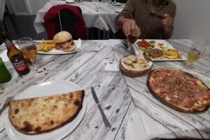 Pizzer&iacute;a & Restaurante La G&oacute;ndola