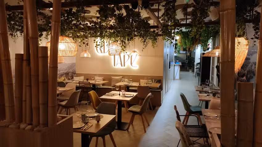 Pl&aacute;tano Macho Restaurante &laquo;C&aacute;novas&raquo;