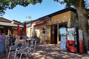 Plaza Bar y Albergue o Cruceiro