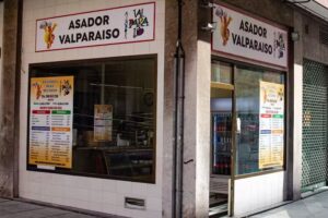 Pollos asados, costillas y codillo en Astrabudua. Asador Valparaiso