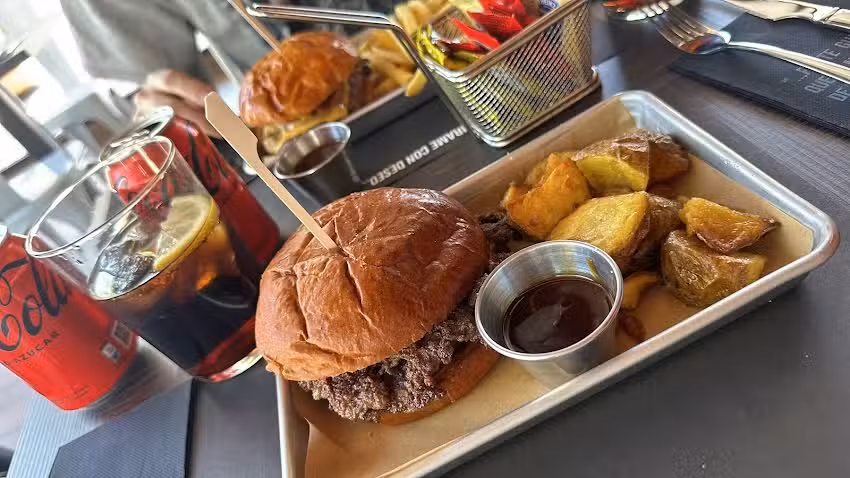 PORNEAT | Hamburgueser&iacute;a Fuenlabrada