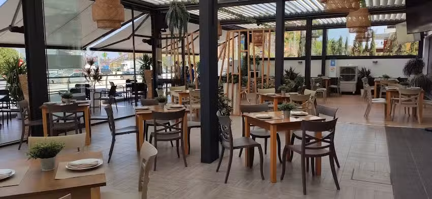 Porto 7 Restaurante Mediterr&aacute;neo