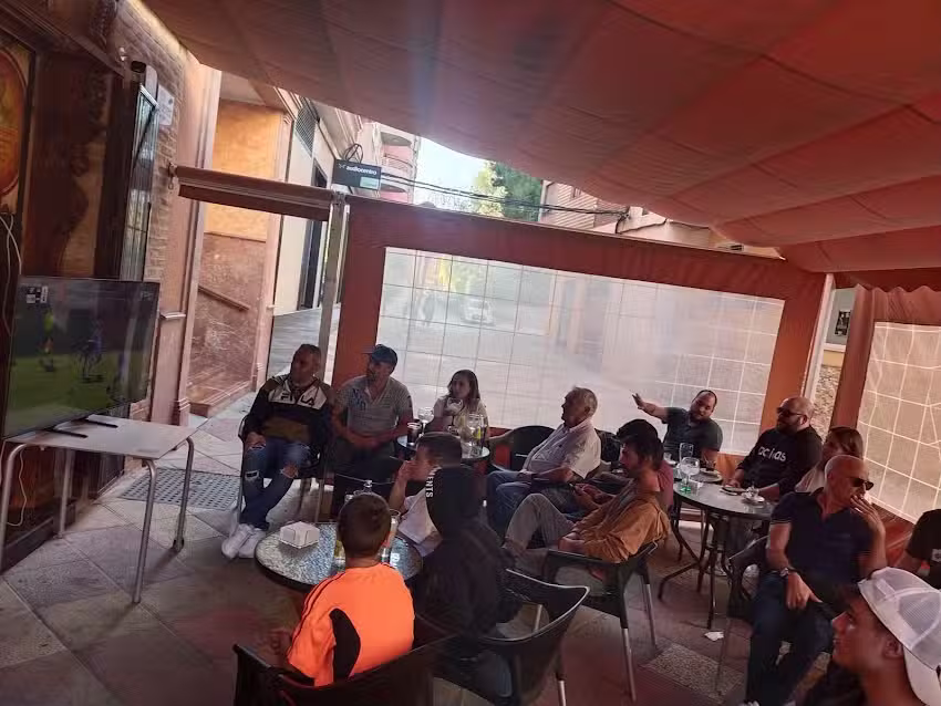 Pub Dolmen &ndash; Mon&oacute;var