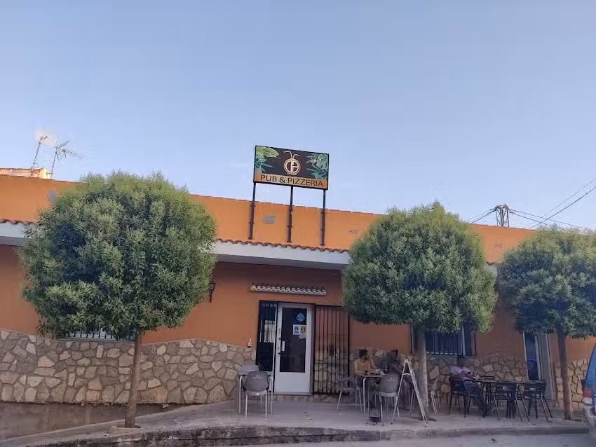 Pub-pizzer&iacute;a D2