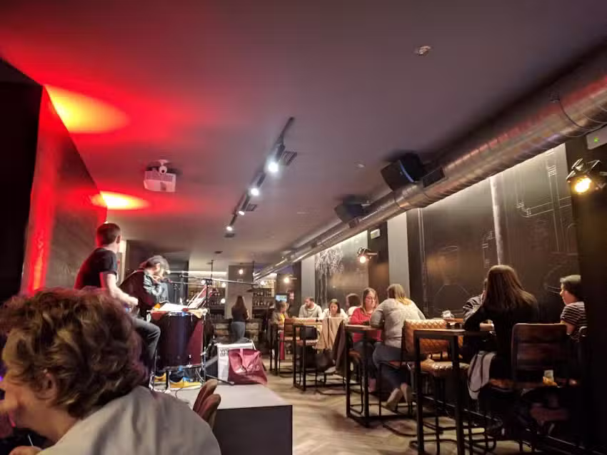 Pub restaurante Ginlab