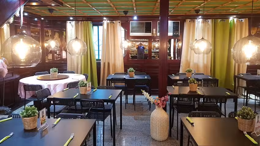 Pupuseria La Ceiba Plaza de Castilla