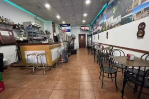 Pupuseria y restaurante hermanos El&iacute;as Jos&eacute;