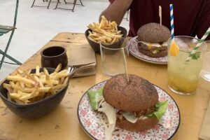 PUSPAAYU CIUTADELLA &ndash; Real Burgers, Fresh Vibes