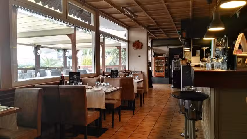 Rayuela resto & grill