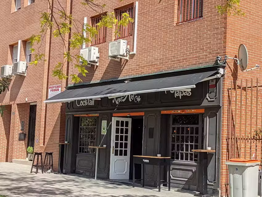 Rest Art Caf&eacute;